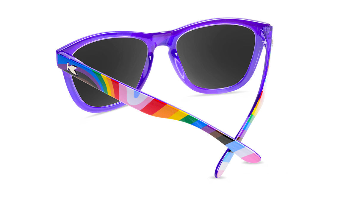 Premiums Loud and Proud#Color_Loud and Proud